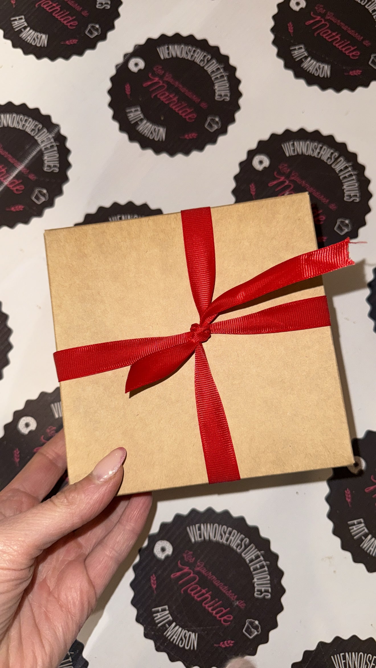 4 lots aléatoires + 1 box surprise offerte