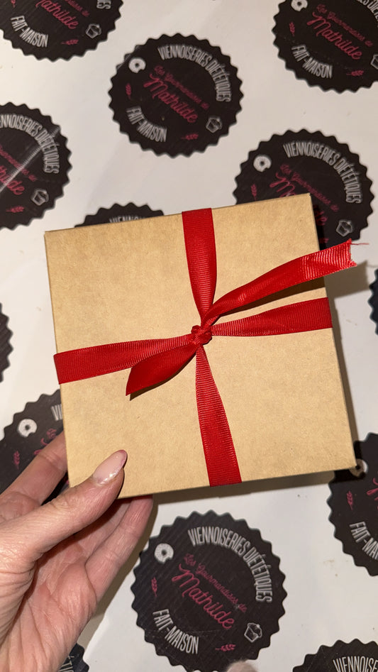 4 lots aléatoires + 1 box surprise offerte