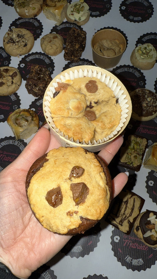 4 lots aléatoires + 1 maxi brookie + 1 hot cookie 2.0   + 1 box surprise offerte