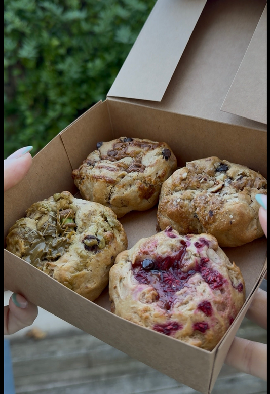 4 lots aléatoires + 1 box cookies offerte ( cookies du mois)  🎁